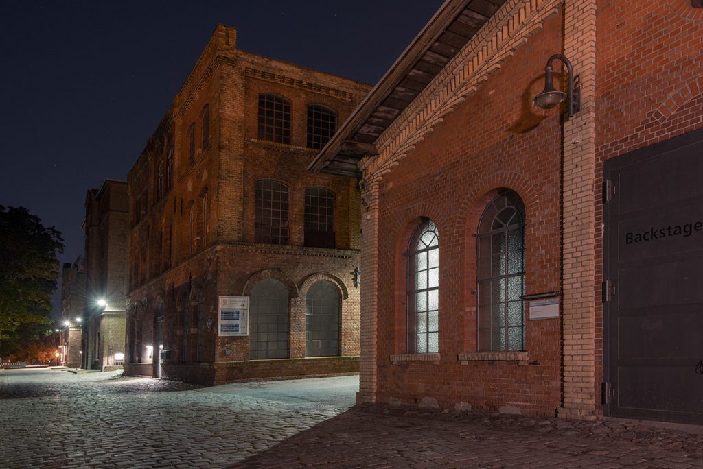 backstage-image-by-markus-lehr