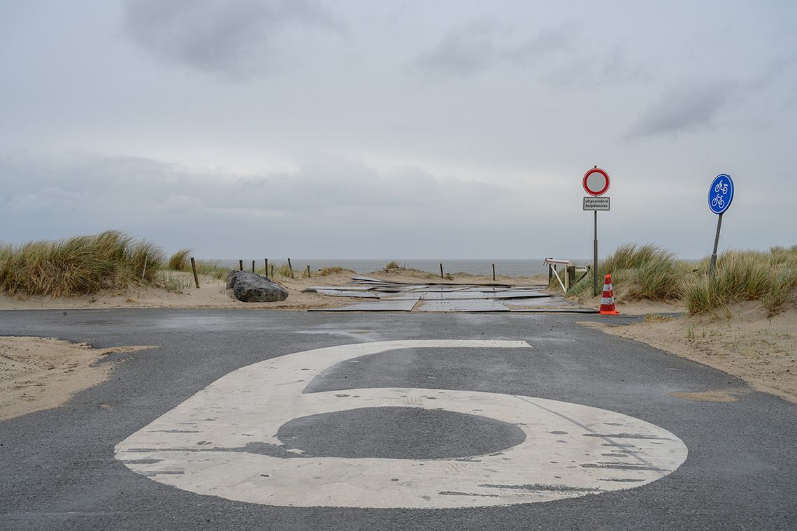 6-on-the-beach-image-by-markus-lehr